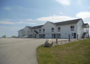 Coho Motel and Suites hotel thumbnail 2