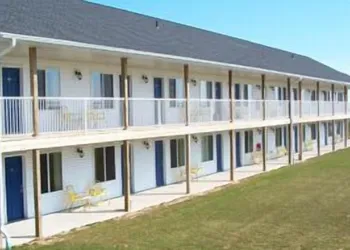 Coho Motel and Suites hotel thumbnail 5