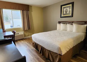 Crest Trail Lodge hotel thumbnail 5