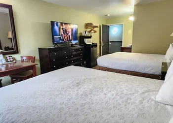 Crest Trail Lodge hotel thumbnail 7
