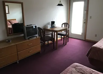 Windwood Fly-In Resort hotel thumbnail 5