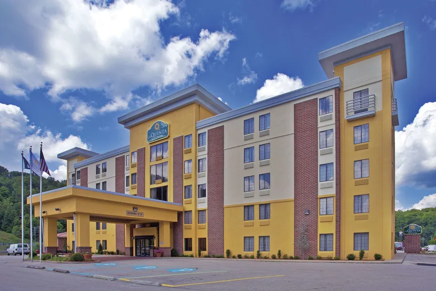 La Quinta Inn & Suites by Wyndham Elkview - Charleston NE hotel detail image 2