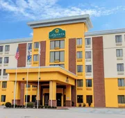 La Quinta Inn & Suites by Wyndham Elkview - Charleston NE hotel detail image 4