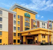La Quinta Inn & Suites by Wyndham Elkview - Charleston NE hotel detail image 5
