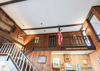 Bear Lodge Motel hotel thumbnail 4