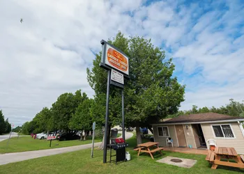 Sauble Beach Lodge hotel thumbnail 2