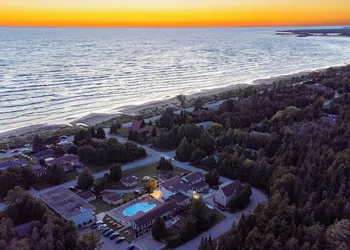Sauble Beach Lodge hotel thumbnail 3