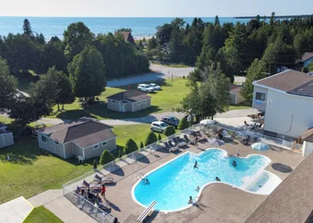 Sauble Beach Lodge hotel thumbnail 4