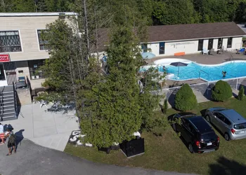Sauble Beach Lodge hotel thumbnail 7