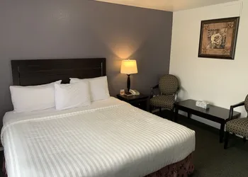 Lake Country Inn hotel thumbnail 6