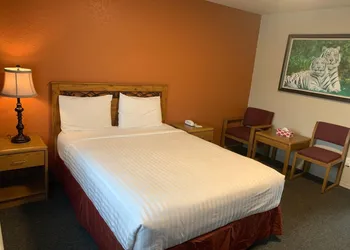 Lake Country Inn hotel thumbnail 7