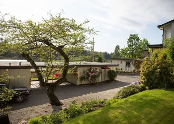 Cherry Tree Inn Victoria hotel thumbnail 3