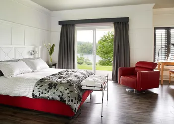 Auberge du Lac-à-l'Eau-Claire hotel thumbnail 6