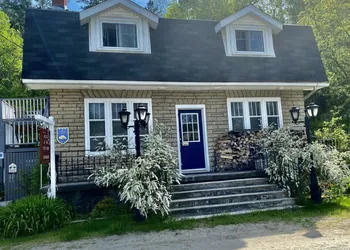 Auberge De Mon Petit Chum B&B hotel thumbnail 2