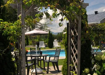 Motel des Cèdres hotel thumbnail 4