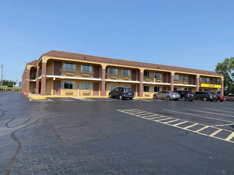 Super 8 by Wyndham Midwest City OK hotel detail image 2