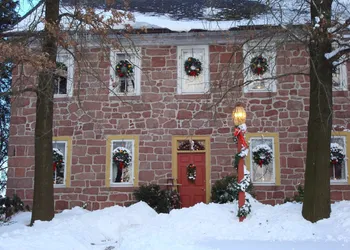 Brownstone Colonial Inn hotel thumbnail 3