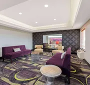 La Quinta Inn & Suites by Wyndham Bridge City hotel detail image 4