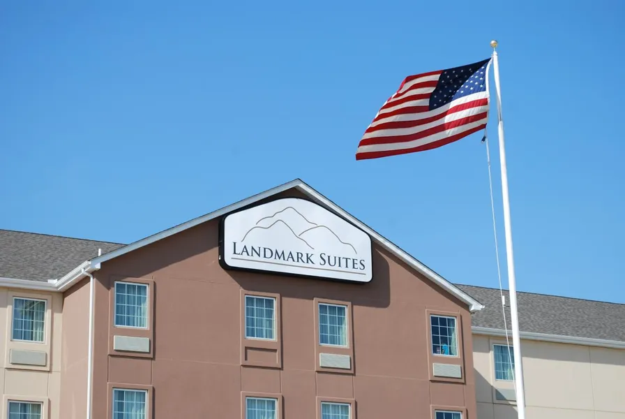 Landmark Suites hotel detail image 6
