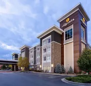 La Quinta Inn & Suites by Wyndham Morgantown hotel detail image 3