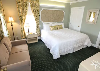The Ocean Plaza hotel thumbnail 6