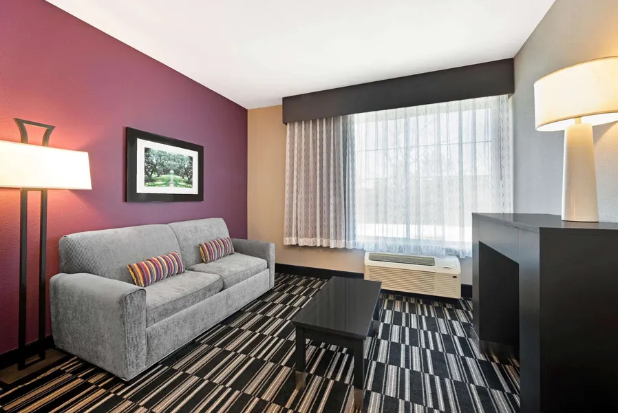 La Quinta Inn & Suites by Wyndham West Monroe hotel detail image 6