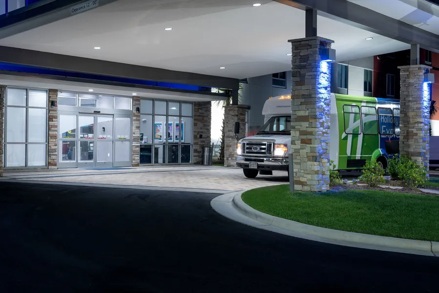 Holiday Inn Express & Suites Charlotte Airport by IHG hotel detail image 6
