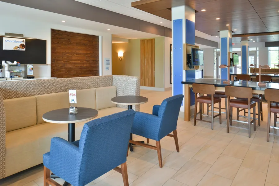 Holiday Inn Express & Suites Omaha Airport by IHG hotel detail image 6