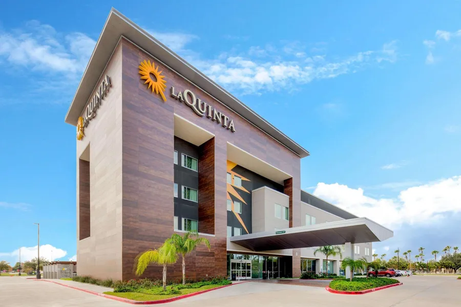 La Quinta Inn & Suites by Wyndham McAllen Convention Center hotel detail image 2