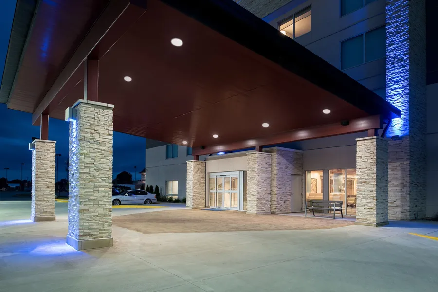 Holiday Inn Express & Suites Kingdom City by IHG hotel detail image 2
