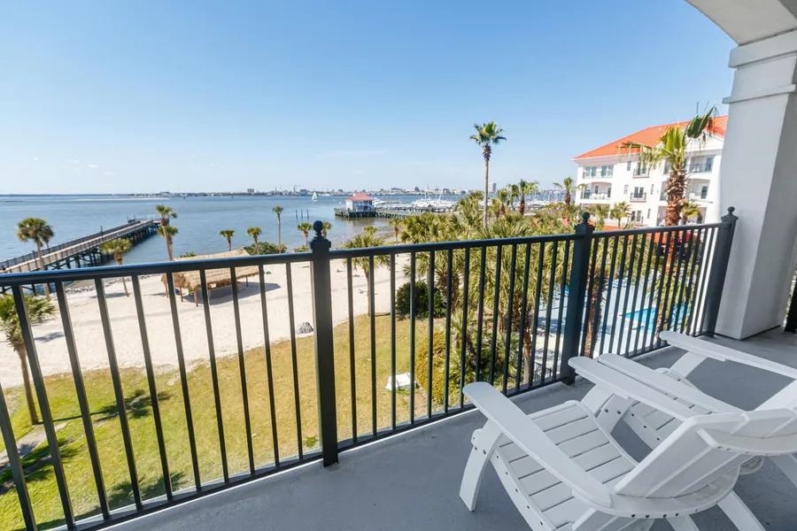 The Beach Club at Charleston Harbor Resort and Marina hotel detail image 2