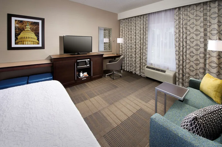 Hampton Inn & Suites Falls Church hotel detail image 6