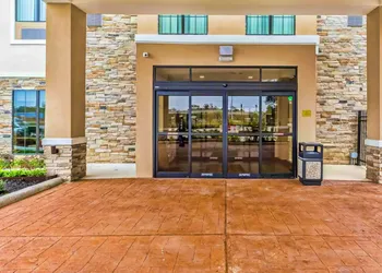 Comfort Suites Houston I45 North hotel thumbnail 4