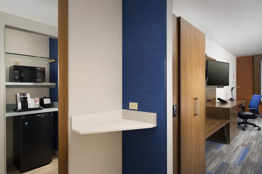 Holiday Inn Express & Suites Altoona by IHG hotel detail image 6