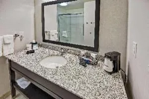 Hampton Inn Indianola hotel thumbnail 5