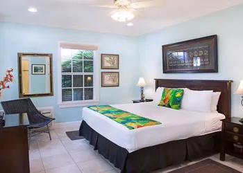 Travelers Palm hotel thumbnail 2