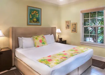 Travelers Palm hotel thumbnail 5