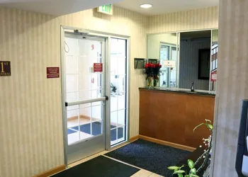 HomeTown Inn & Suites hotel thumbnail 4