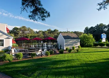 Wellfleet Lodge hotel thumbnail 2