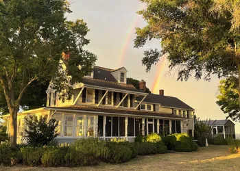 Black Walnut Point Inn hotel thumbnail 2