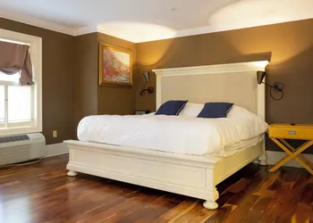 Logan Inn hotel thumbnail 5