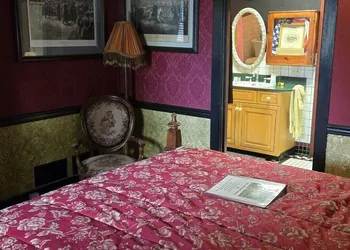 Historic Farnsworth House Inn hotel thumbnail 5