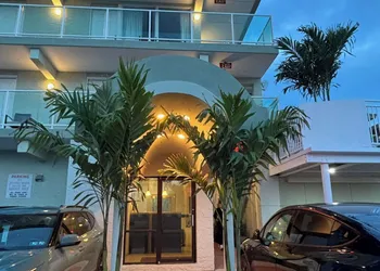 Crystal Beach Motor Inn hotel thumbnail 2