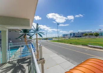 Crystal Beach Motor Inn hotel thumbnail 4