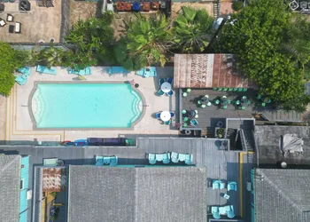 Upper Deck Hotel and Bar - Adults Only hotel thumbnail 2