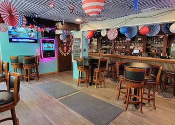 Upper Deck Hotel and Bar - Adults Only hotel thumbnail 4