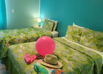 Upper Deck Hotel and Bar - Adults Only hotel thumbnail 7
