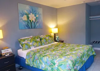 Upper Deck Hotel and Bar - Adults Only hotel thumbnail 8