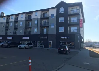Ramada by Wyndham Fort McMurray hotel thumbnail 3