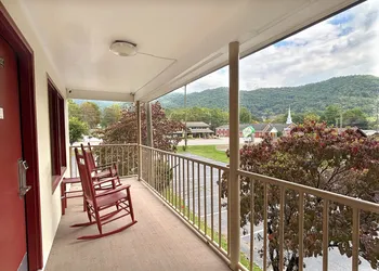 Castlewood Inn hotel thumbnail 5